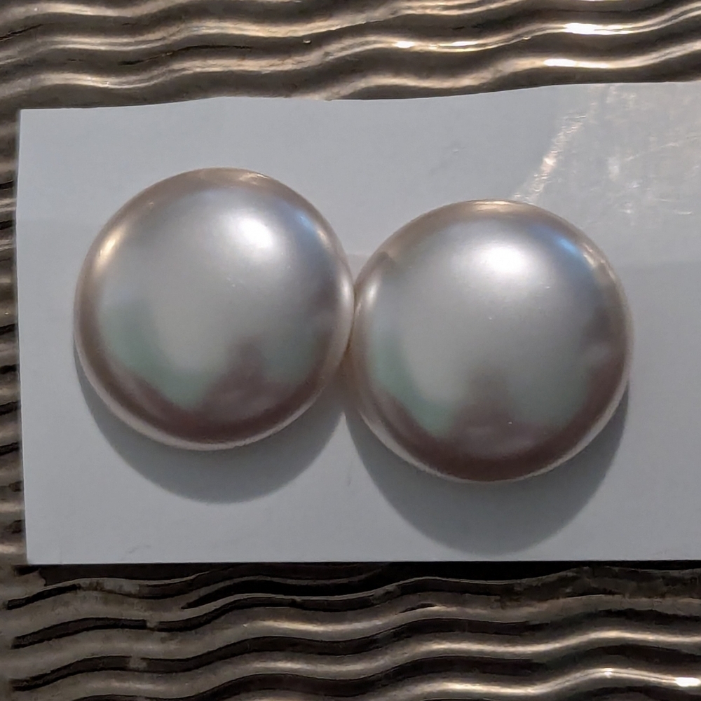 Vintage Pearl Stud Earrings Classic Clasp